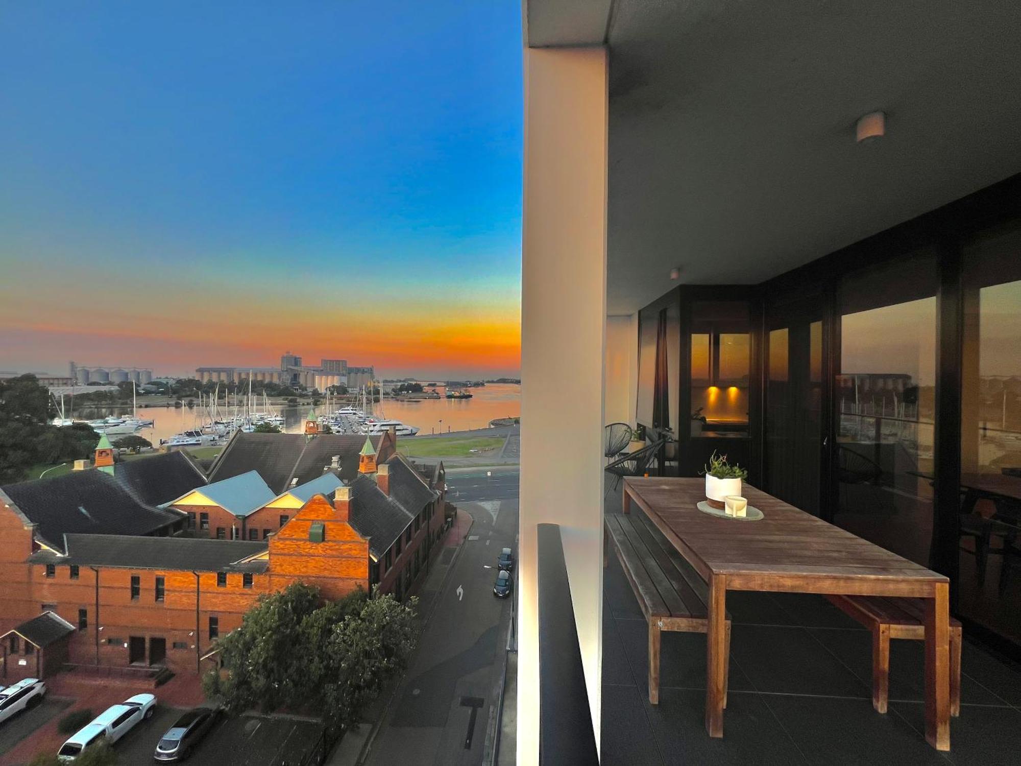 Harbour Towers, Newcastle'S Elite Apartment Stays, Free Parking & Tram Access Экстерьер фото
