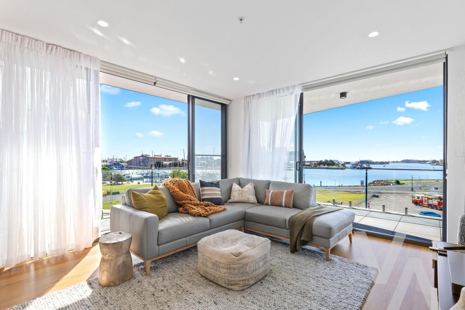 Harbour Towers, Newcastle'S Elite Apartment Stays, Free Parking & Tram Access Экстерьер фото