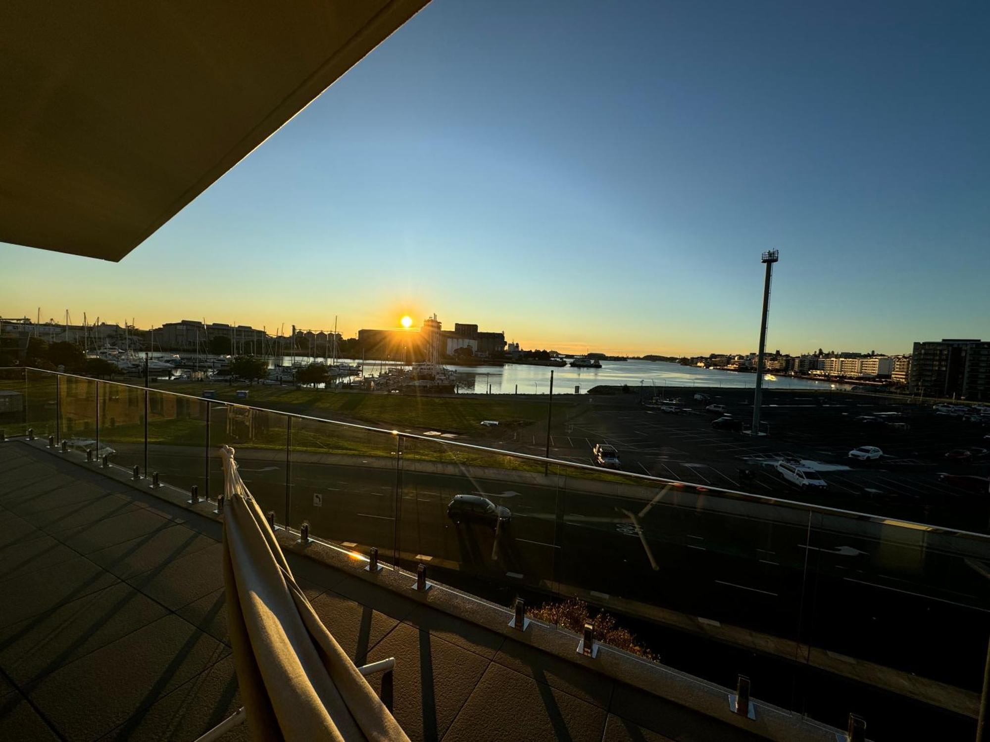 Harbour Towers, Newcastle'S Elite Apartment Stays, Free Parking & Tram Access Экстерьер фото