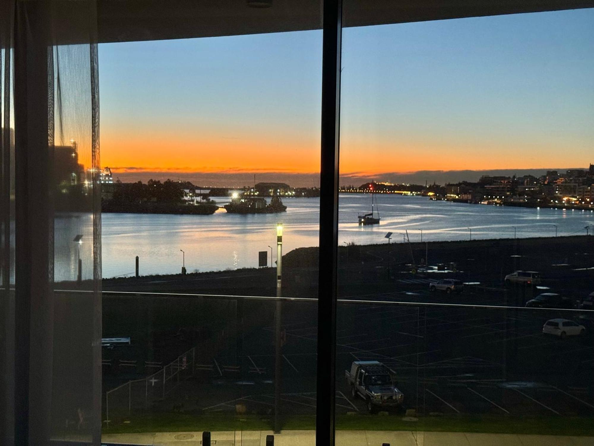 Harbour Towers, Newcastle'S Elite Apartment Stays, Free Parking & Tram Access Экстерьер фото