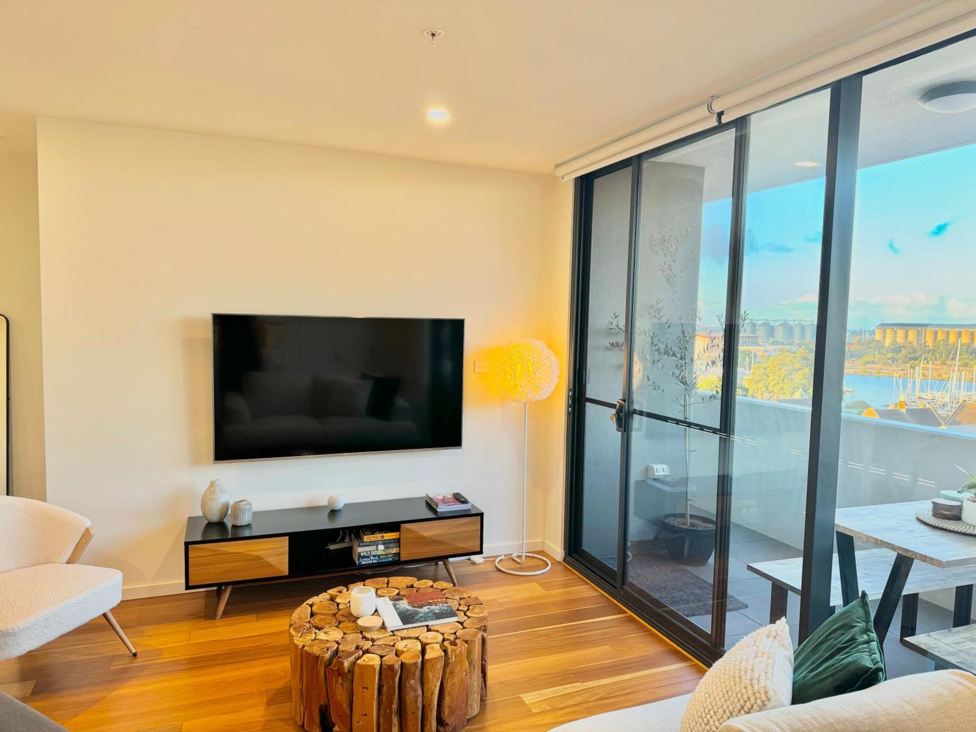 Harbour Towers, Newcastle'S Elite Apartment Stays, Free Parking & Tram Access Экстерьер фото
